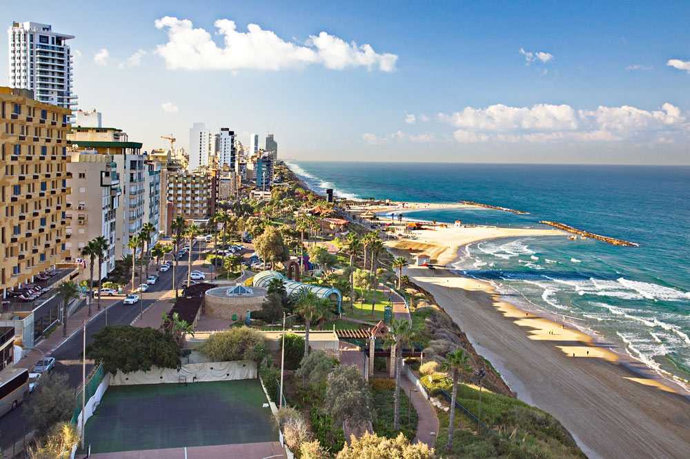 Фото города Тель-Авив в Израиле. Большая галерея качественных и красивых фотографий Тель-Авива, на которых представлены достопримечательности города, его виды, улицы, дома, парки и музеи.