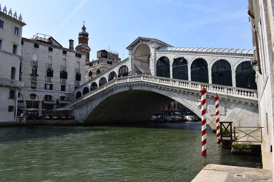 Мост поцелуев: венеция