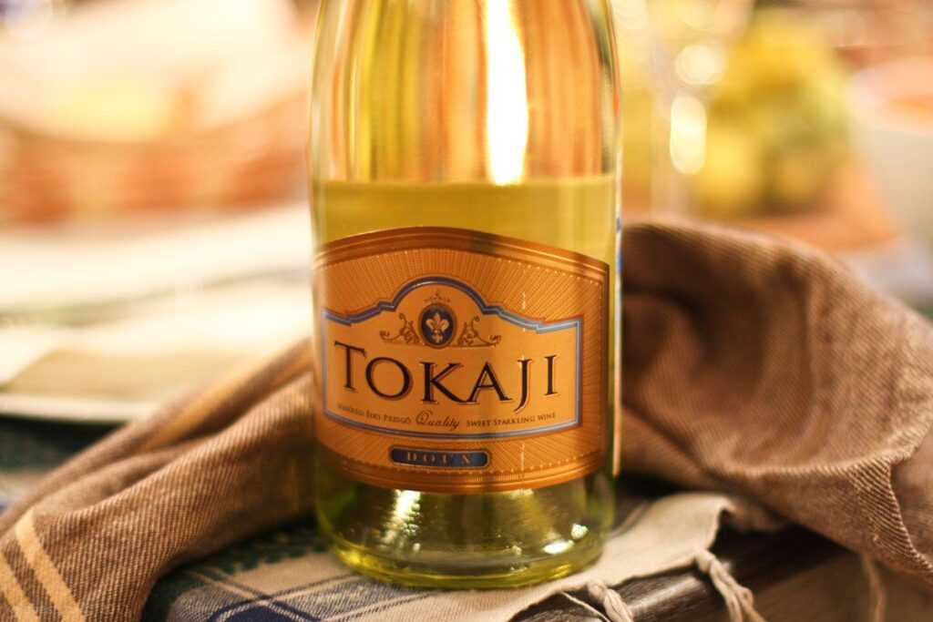 Токай вино: история, особенности производства, обзор видов, как и с чем пить + как отличить подделку