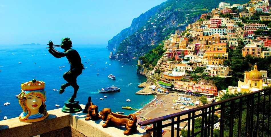 Италия популярна среди туристов и своими пляжными курортами. Большинство из пляжей, однако, не общедоступные, а частные; владельцы купален или отелей...