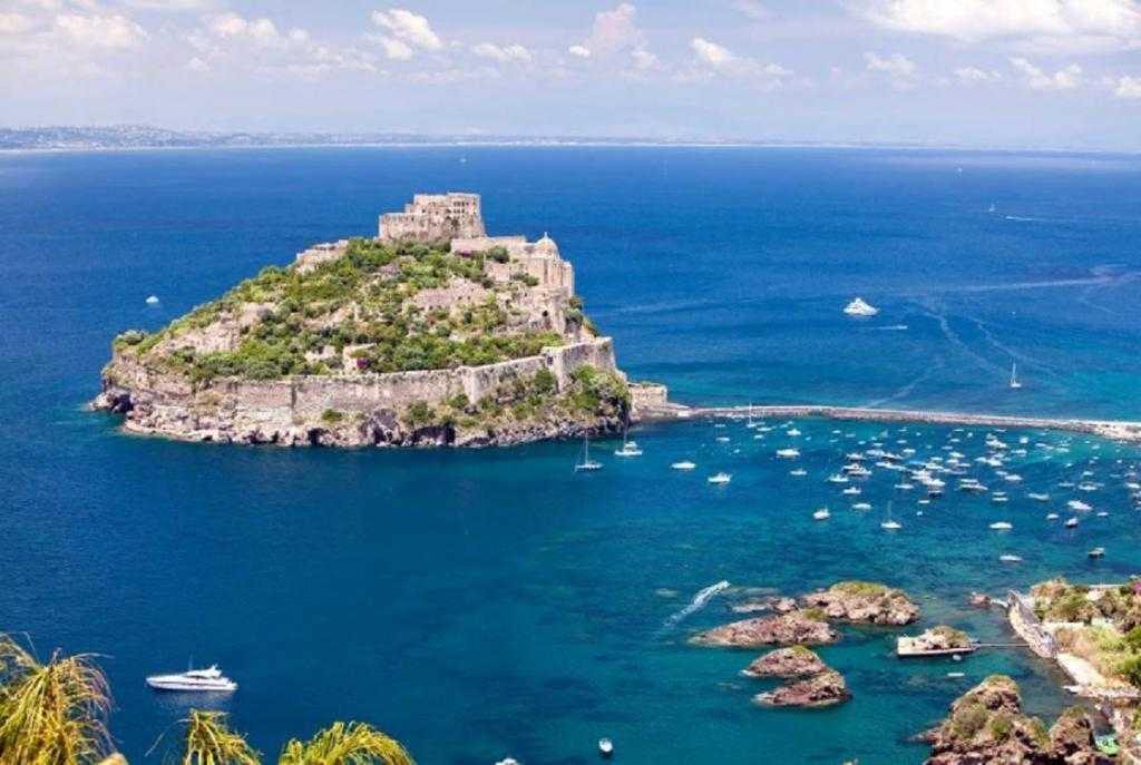 Самые лучшие для отдыха острова италии :: syl.ru