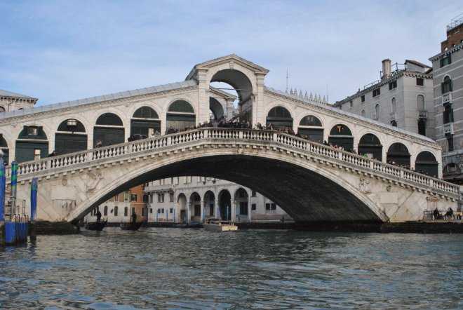 Мост риальто, венеция (италия): история, фото, как добраться, адрес
на карте и время работы в 2021 - 2022