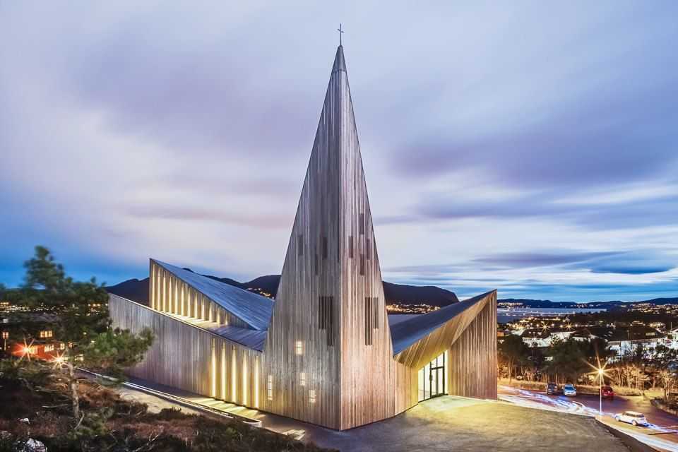 Церковь хатльгримскиркья в рейкьявике, исландия | easy travel