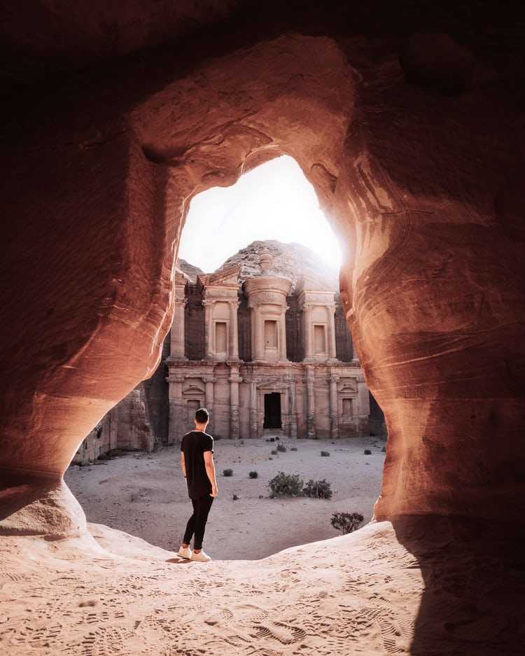 Петра – загадочный древний город в скалах иордании