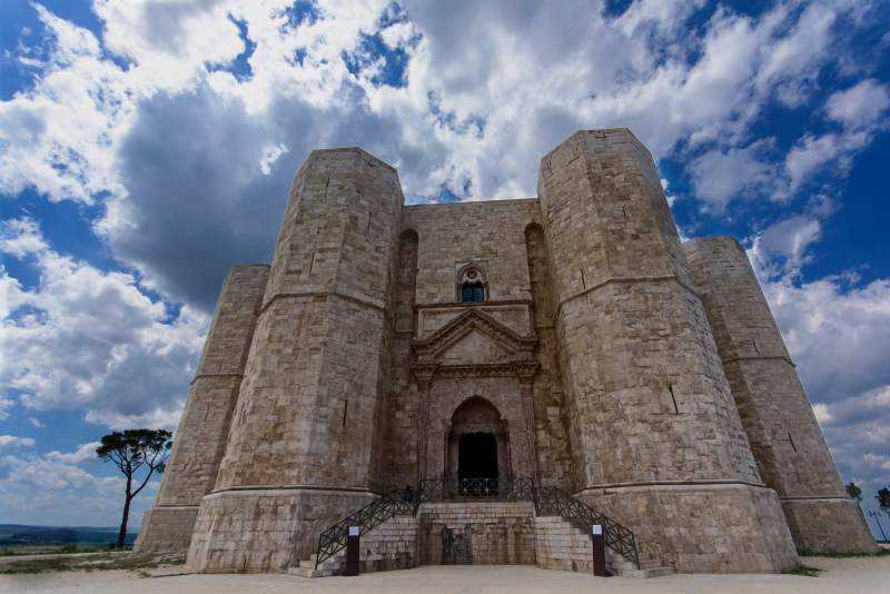 Фортификационные сооружения в средние века: крепости и замки