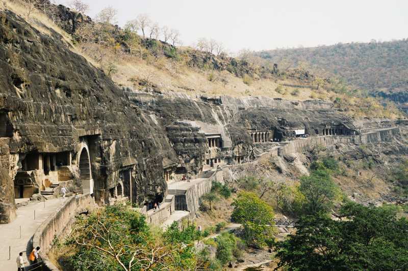 Пещерные храмы Аджанты, высеченные в гранитных горах Виндхья на северо-западе плоскогорья Декан — одно из самых больших чудес Индии...