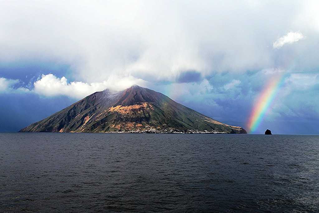 Отдых на стромболи: остров и вулкан, которые стоит увидеть | путеводитель по сицилии