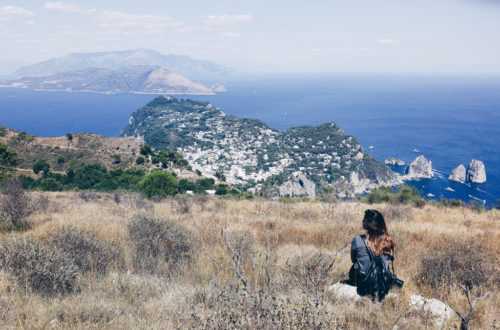 Фото острова Капри в Италии. Большая галерея качественных и красивых фотографий острова Капри, которые Вы можете смотреть на нашем сайте...