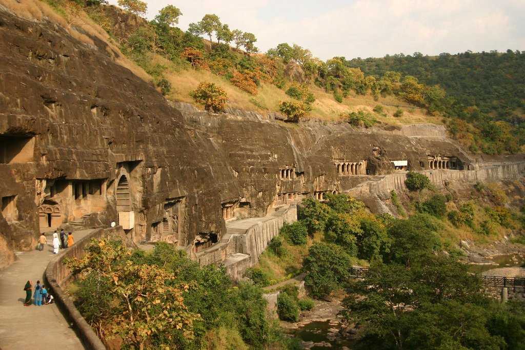 Пещеры аджанты - уникальный храмово-монастырский пещерный комплекс в индии
