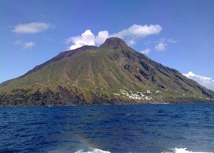 Остров стромболи – прогулки в жерлу вулкана