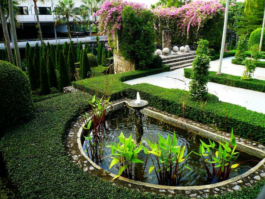Ландшафтный дизайн greenhistory. Испано-мавританский стиль сада. Партерный сад пруд французский стиль. Водоем в регулярном стиле. Пруд в регулярном стиле.