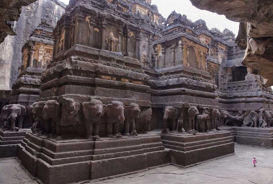 Пещерные храмы Аджанты, высеченные в гранитных горах Виндхья на северо-западе плоскогорья Декан — одно из самых больших чудес Индии...