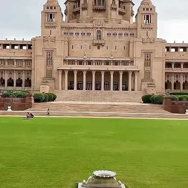 Умайд-бхаван — самый большой дворец индии