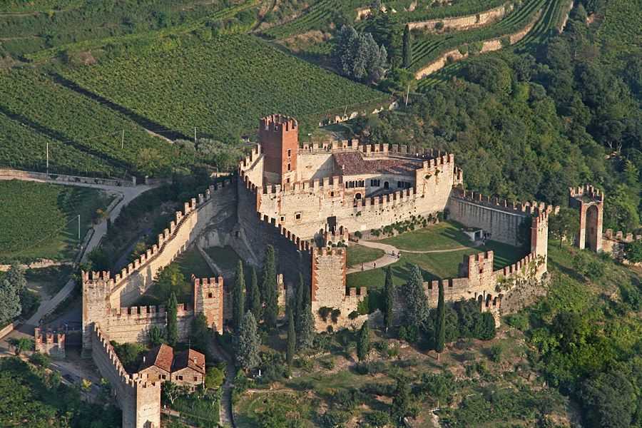42 самых древних и прекрасных замков в мире