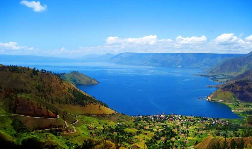 Озеро тоба на суматре в индонезии