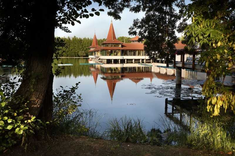 Озеро хевиз - оздоровительный венгерский курорт для дешевого путешествия