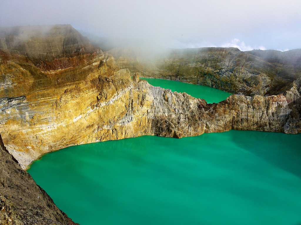 Разноцветные озера вулкана келимуту, индонезия  | муза нашего двора
