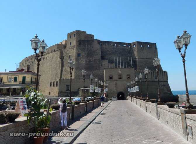 Прогулка по неаполю. знаковая архитектура - монументы, замки, храмы и дворцы