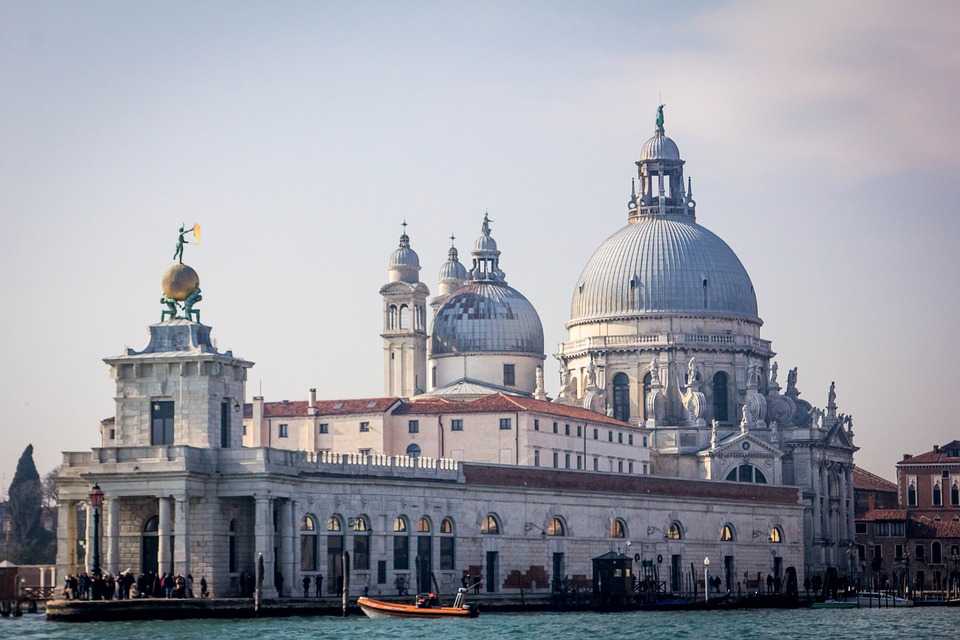 Церковь санта-мария-делла-салюте в венеции