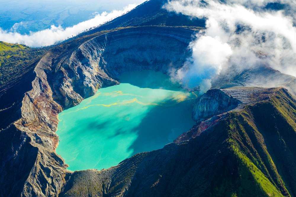 Иджен — фантастический вулкан с бирюзовым озером из серы или как мы оказались на другой планете, ява