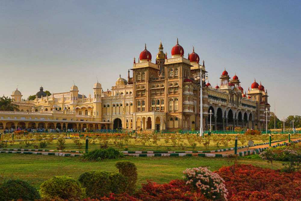 Майсурский дворец (дворец амба вилас), майсур (индия): история, фото, как добраться, адрес
на карте и время работы в 2021 - 2022