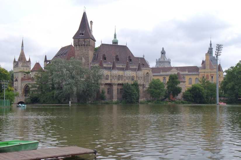 Замок вайдахуняд в будапеште, венгрия: как добраться и фото