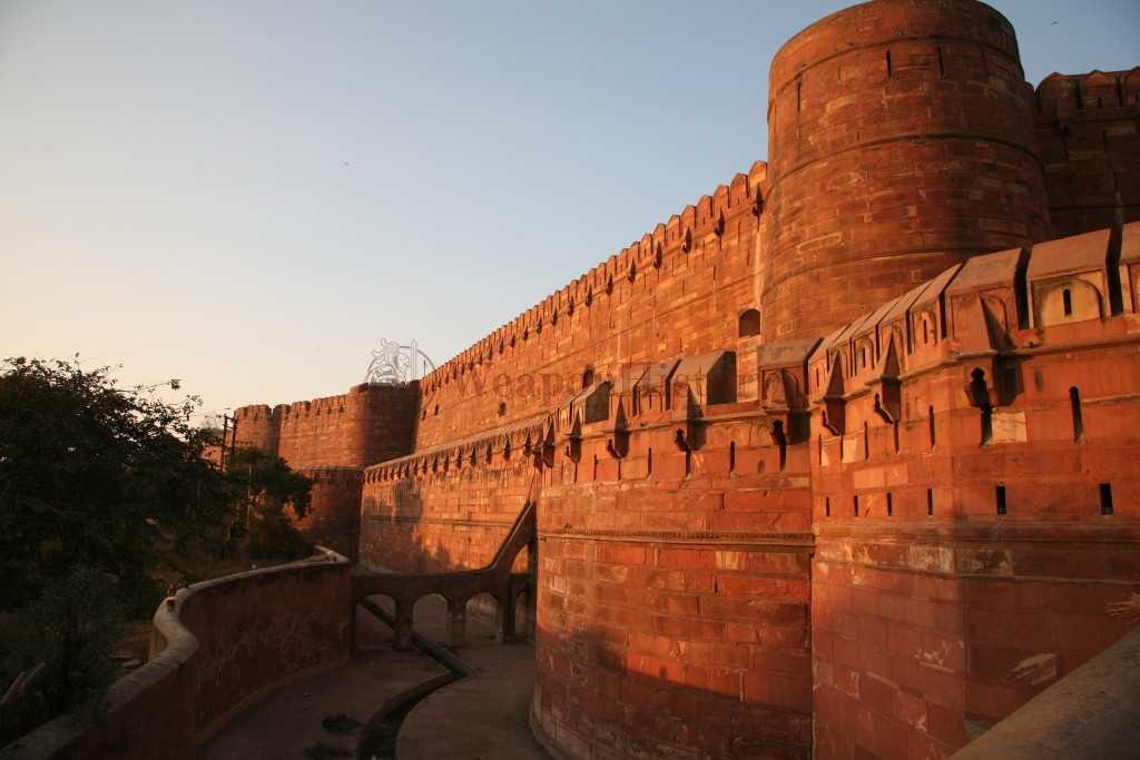 Агра форт - монументальный красный форт в агре | путешествуйте вместе с tasty facts