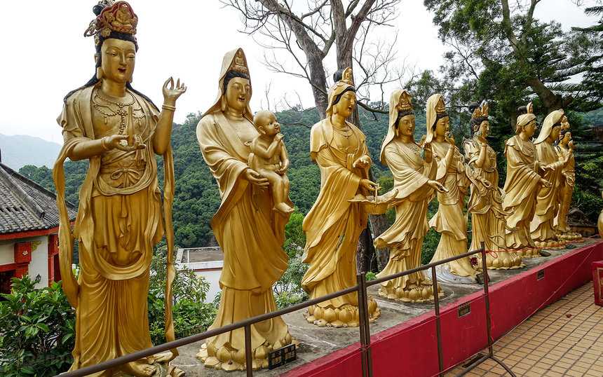 Монастырь десяти тысяч будд в гонконге - тысячи золотых статуй в одном месте