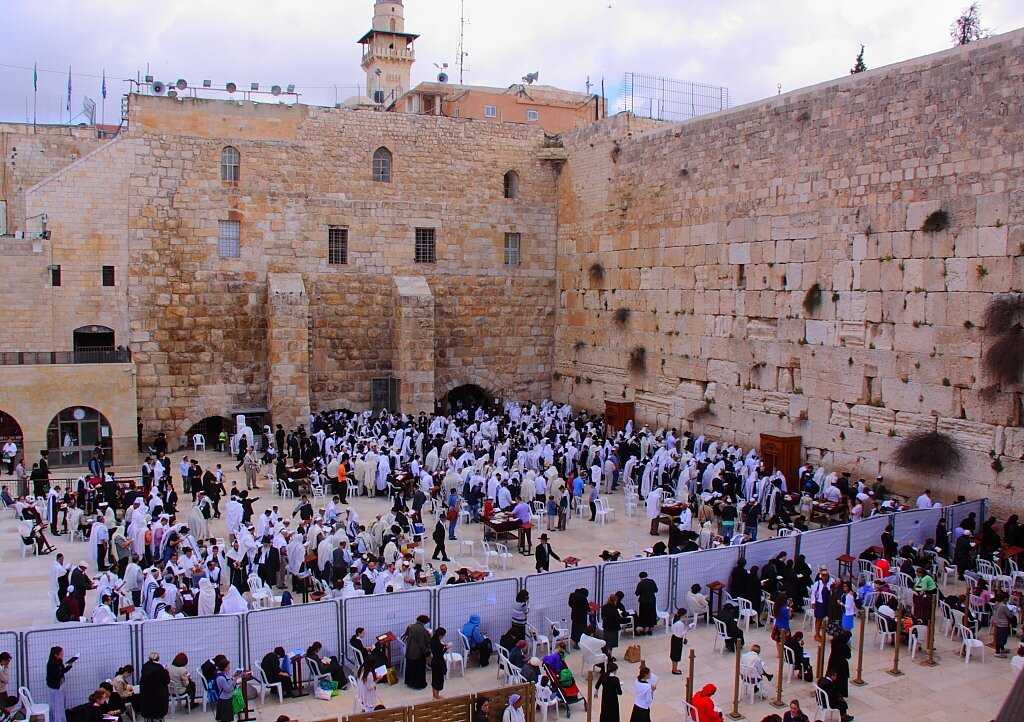 Где находится стена плача в иерусалиме и что о ней надо знать?