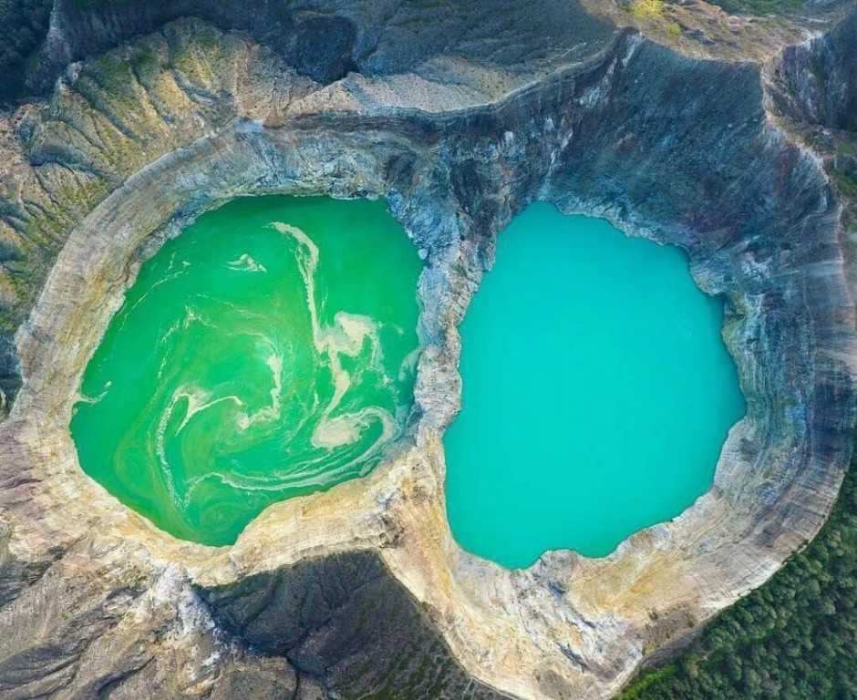 Цветные озера вулкана келимуту
