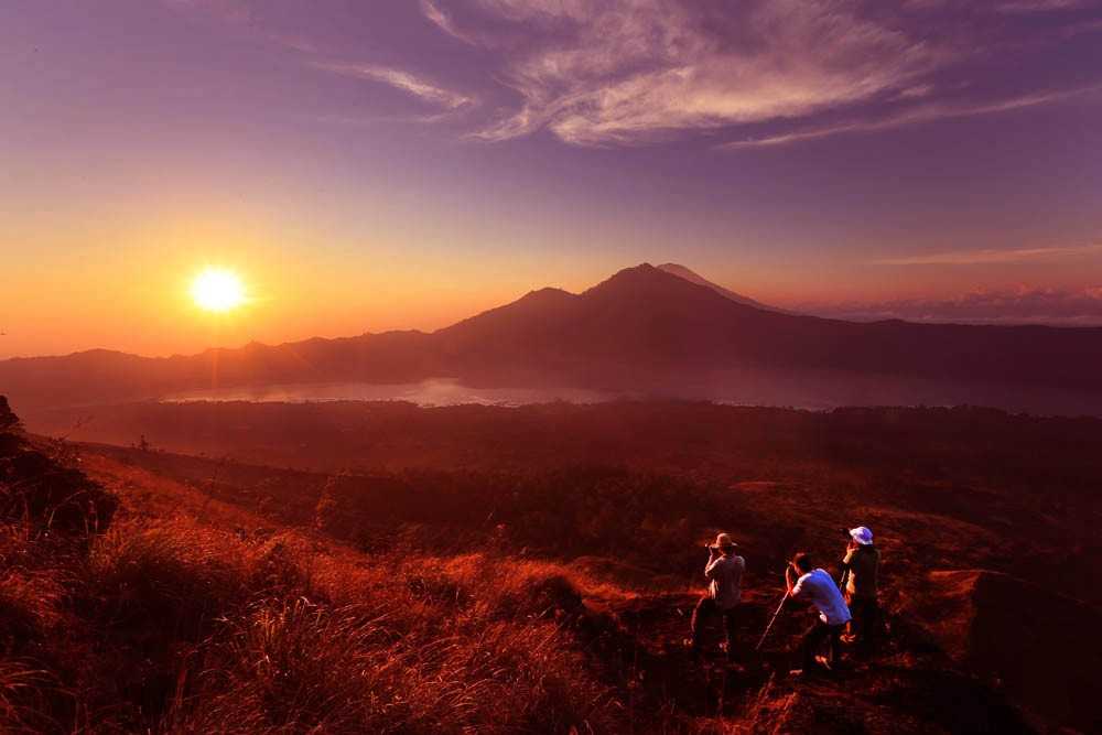 Батур бали. Рассвет на вулкане Батур. Вулкан Батур на Бали. Бали Батур закат. Вулкан Батур экскурсия.