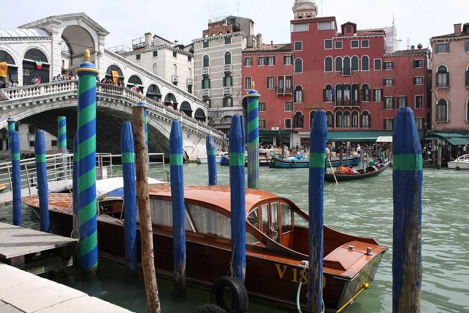 Мост риальто – украшение венеции и многозадачный переход через гранд канал