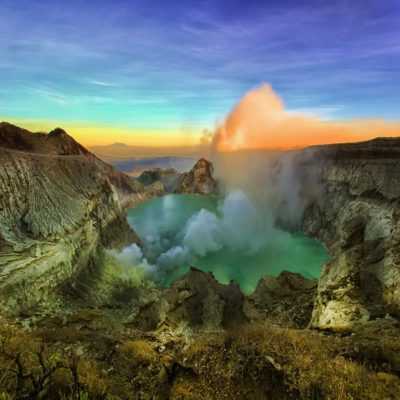 Вулкан иджен на острове ява: по индонезии на мопеде