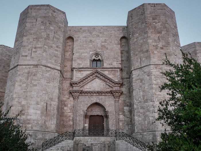 Замок кастель-дель-монте
