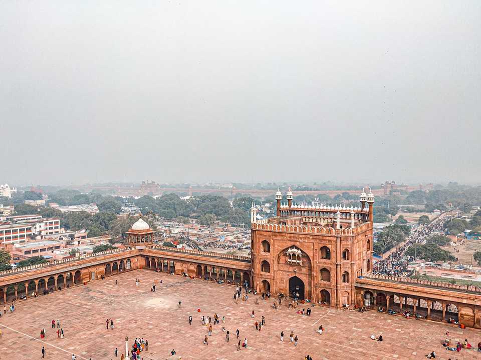 Фото «соборная мечеть дели джама масджид» из фотогалереи «дели. два лица одного города.» индия , дели туры.ru