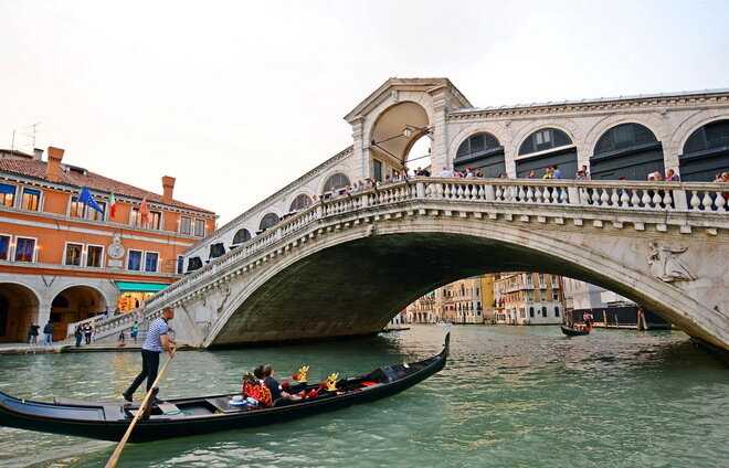 Мост риальто в венеции (италия) — плейсмент
