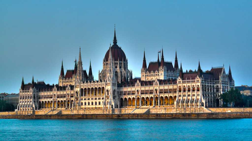 Здание венгерского парламента - чудо будапешта