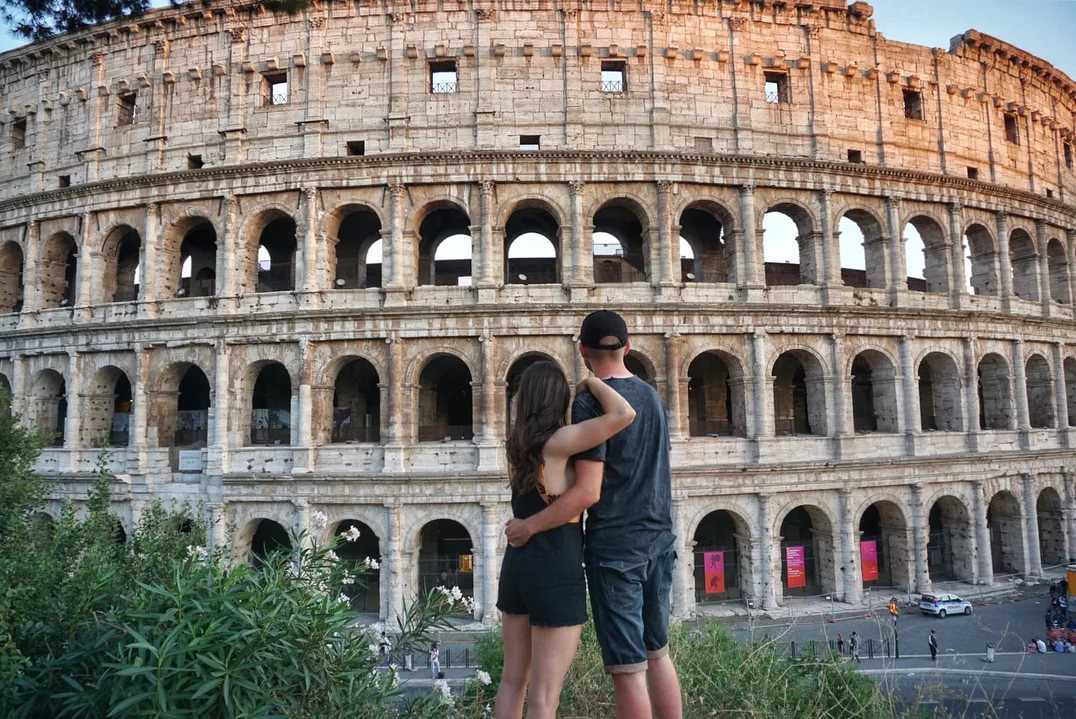 Фото города Рим в Италии. Большая галерея качественных и красивых фотографий Рима, на которых представлены достопримечательности города, его виды, улицы, дома, парки и музеи.
