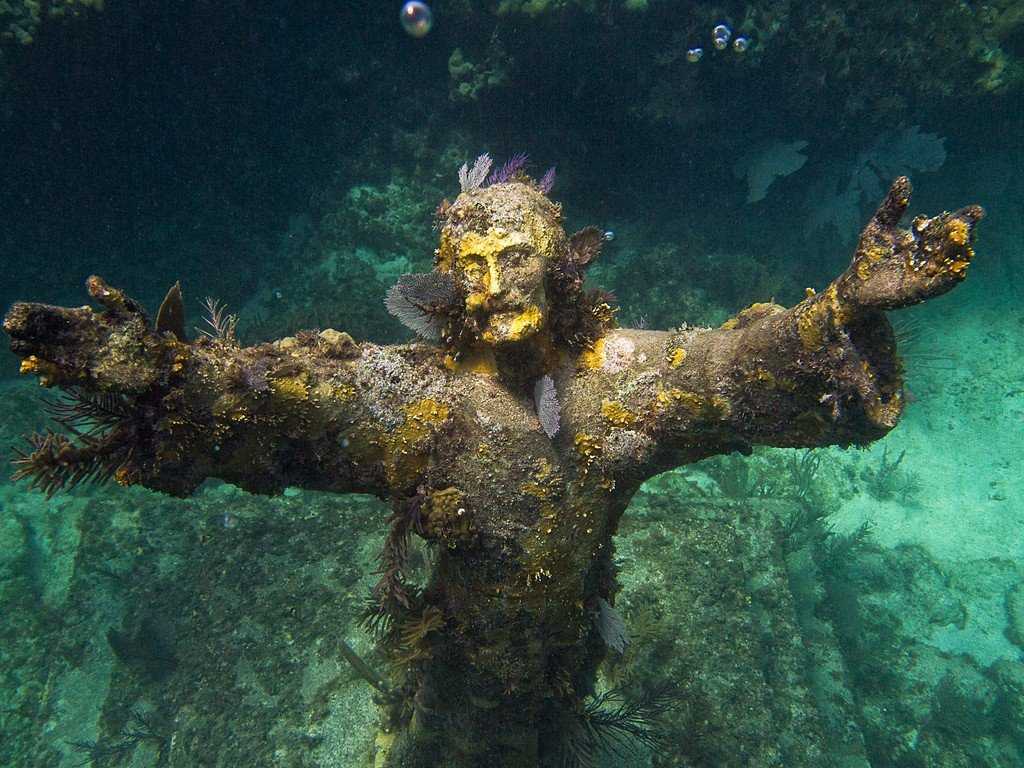 Подводный мир Италии: Христос из бездны...