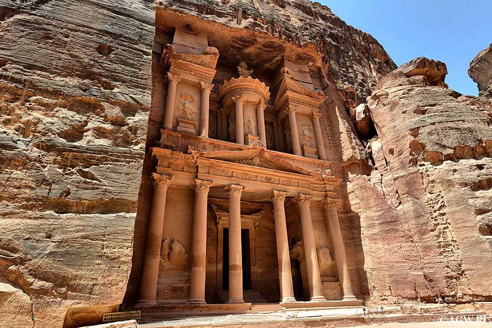 Город петра в иордании: исторические факты и тайны загадочного поселения в скалах