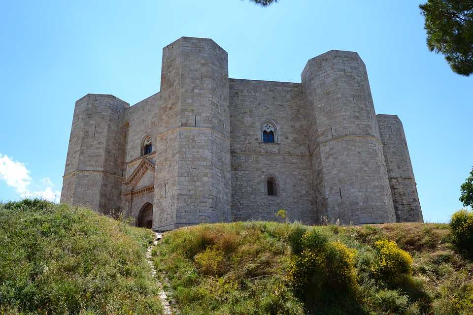 Замок кастель дель монте