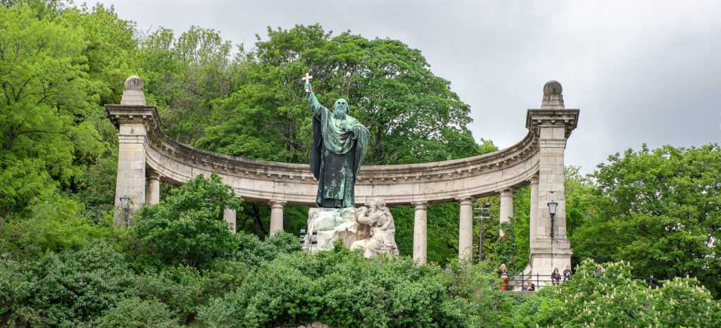 Необычные памятники будапешта — святой геллерт