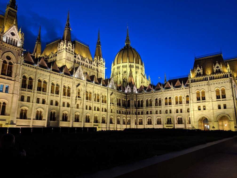 Здание венгерского парламента будапешт, венгрия