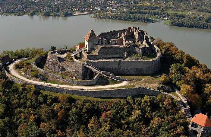 Как выбрать наиболее нитересные для посещения замки в венгрии? (видео)