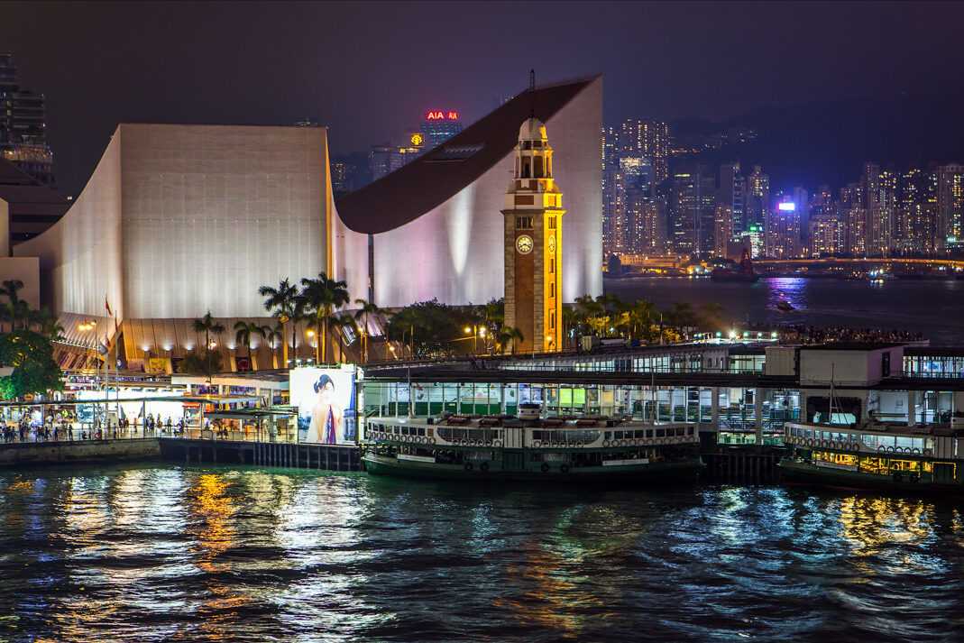 Фото статуи Брюса Ли в Гонконге. Большая галерея качественных и красивых фотографий статуи Брюса Ли, которые Вы можете смотреть на нашем сайте...