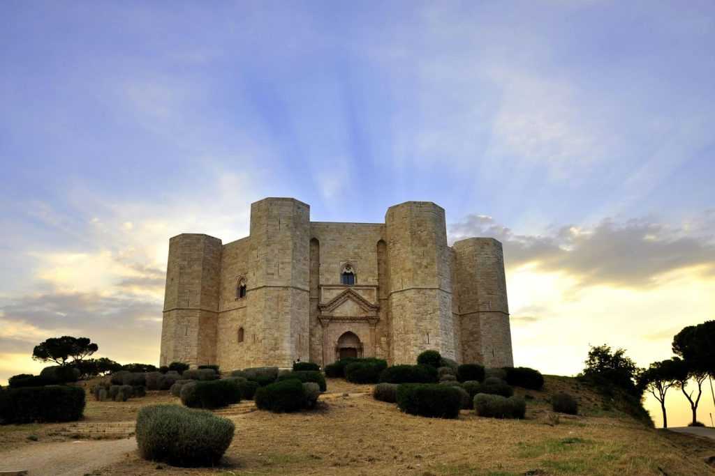Замок дель монте (castel del monte) - замки италии