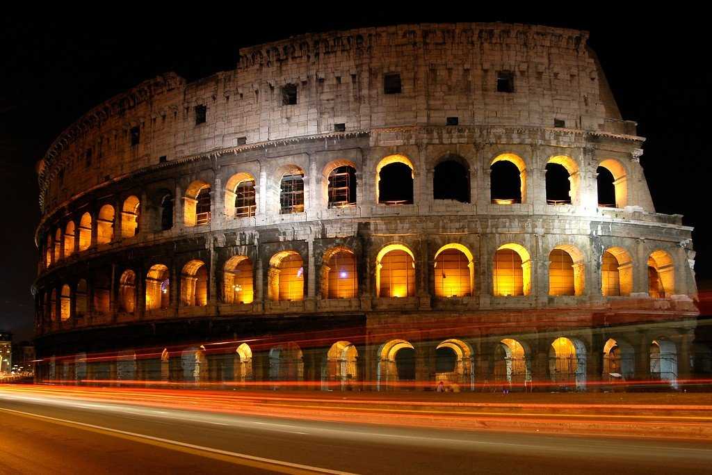 В каком городе колизей. Римский Колизей Италия. Колизей театр в Риме. Фото Колизея в древнем Риме. Италия Колизей театральный.