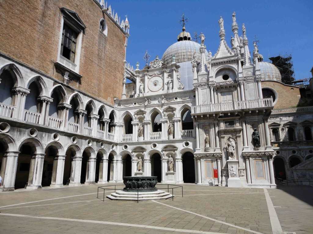 Дворец дожей в венеции: изящная красота и любопытные тайны
