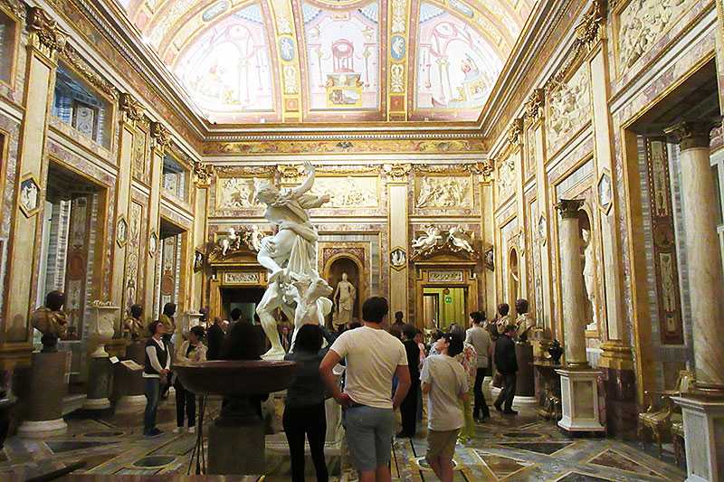 Галерея Боргезе, построенная в 1613-1615 гг., находится на территории Виллы Боргезе. Сегодня тут хранится коллекция древностей и живописи кардинала...