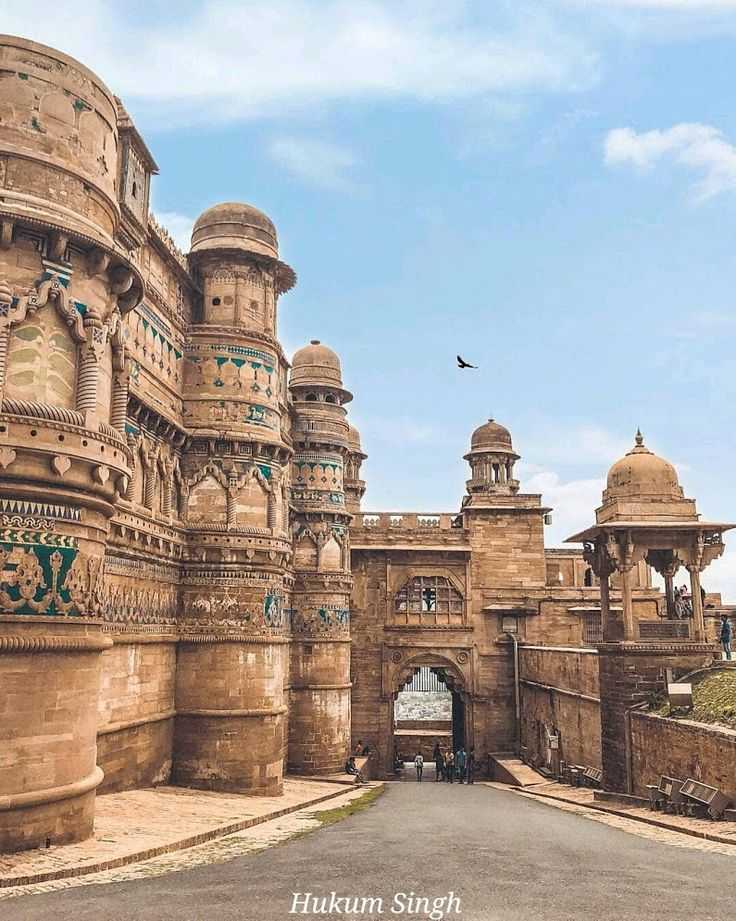 Фото Гвалиорского форта в Гвалиоре, Индия. Большая галерея качественных и красивых фотографий Гвалиорского форта, которые Вы можете смотреть на нашем сайте...